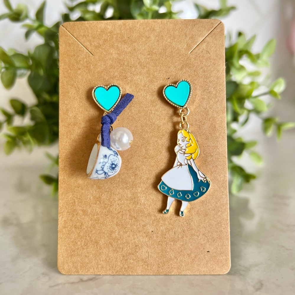 Alice inWonderland Earrings (New)